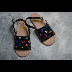 Girls design sandals sizes 7,8,9 only
